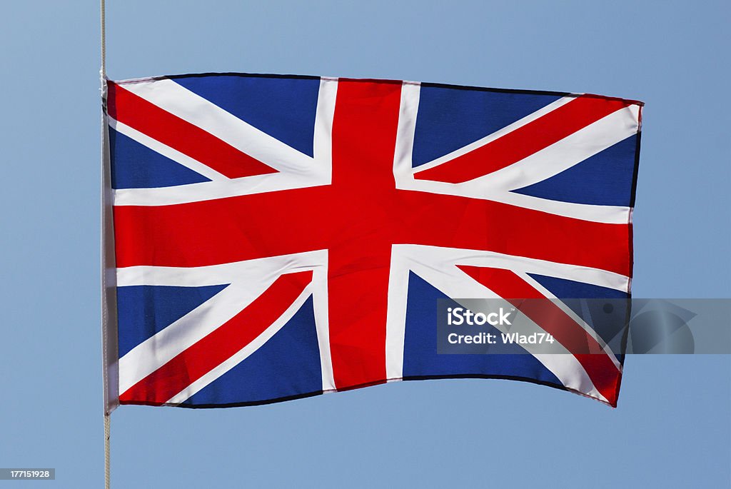 Bandera inglesa en viento en contra un cielo - Foto de stock de Azul libre de derechos