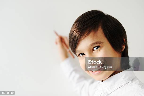 Retrato De Primer Plano De La Fuente Foto de stock y más banco de imágenes de Arabesco - Estilo - Arabesco - Estilo, Niños, Escribir