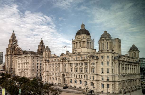 three graces - projeto de construção de arquitetura de edifícios na orla de liverpool. - cunard building - fotografias e filmes do acervo