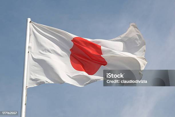 Bandera De Japón Foto de stock y más banco de imágenes de Bandera - Bandera, Bandera japonesa, Cielo