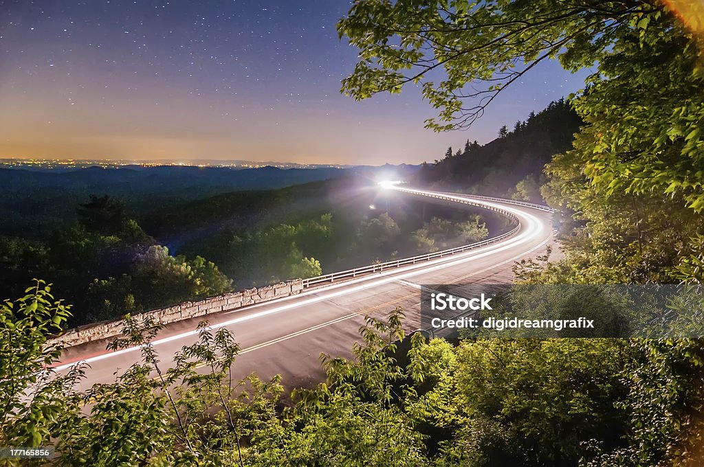 linn cove viaduct に、ブルーリッジ山脈 - かすみのロイヤリティフリーストックフォト