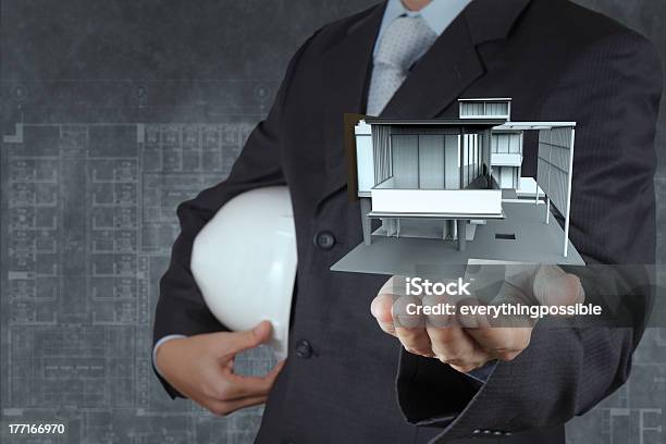 Smart Ingeniero Foto de stock y más banco de imágenes de Actividades bancarias - Actividades bancarias, Adulto, Arquitecto