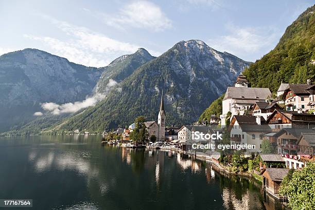 Hallstatt Stockfoto und mehr Bilder von Alpen - Alpen, Außenaufnahme von Gebäuden, Berg