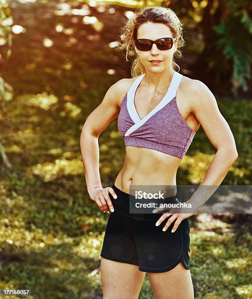 성숙한 야외에서 운동을 40-44세에 대한 스톡 사진 및 기타 이미지 - 40-44세, 40-49세, 건강한 생활방식