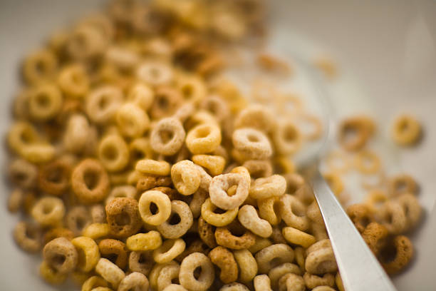 Tazón de forma de cereal de desayuno - foto de stock