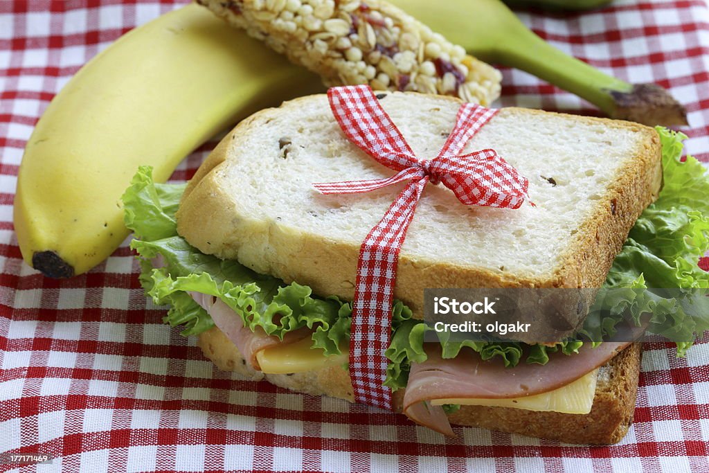 sandwich mit Schinken, Apfel, Banane und Müsli-bar - Lizenzfrei Apfel Stock-Foto