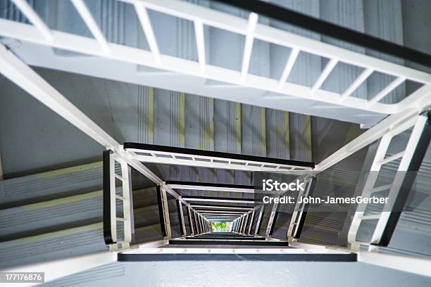 Лестницы — стоковые фотографии и другие картинки Абстрактный - Абстрактный, Архитектура, Без людей