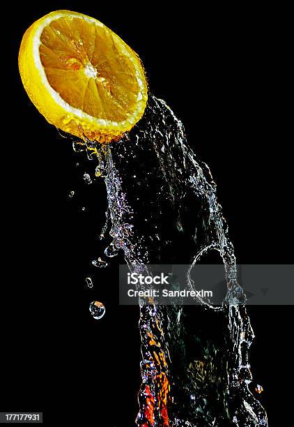 La Freschezza Di Limone - Fotografie stock e altre immagini di Fetta - Fetta, Limone, Acqua