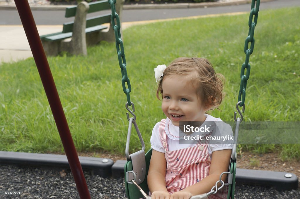 Kleines Mädchen Schwingen - Lizenzfrei 2-3 Jahre Stock-Foto