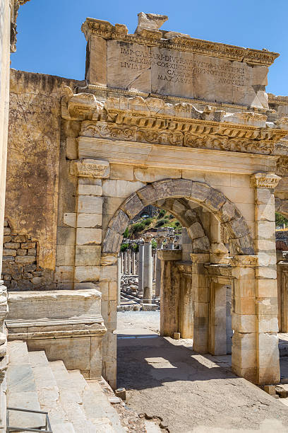 istock Mazeus and Mithridates Gate, Ephesus, Turkey 177180617