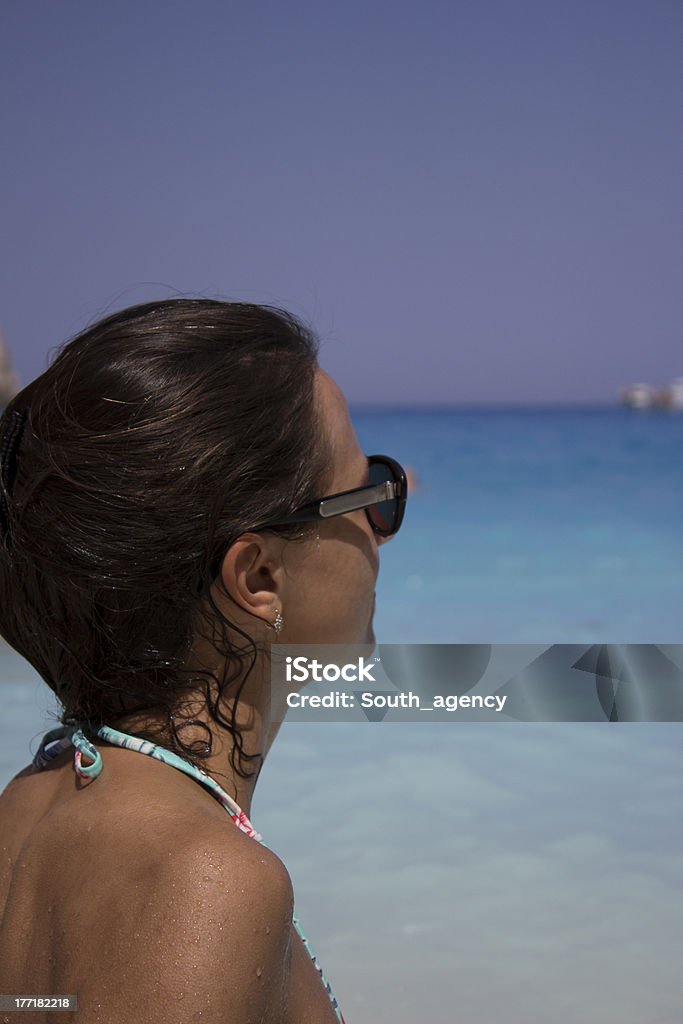 Sourire Femme sur la plage tropicale - Photo de Adulte libre de droits