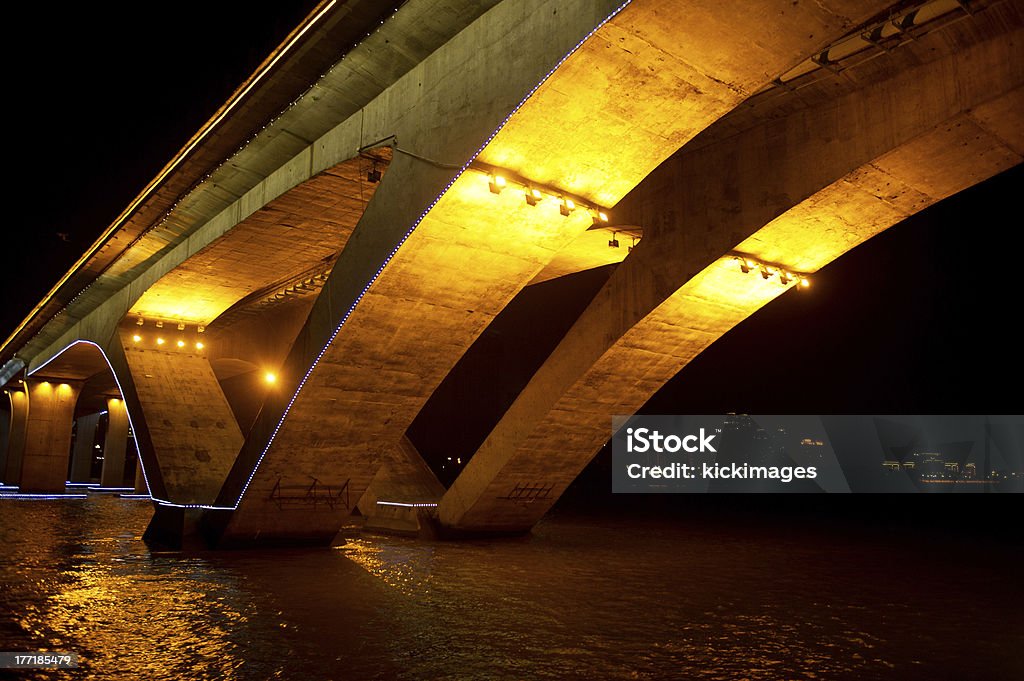 Светящийся Мост - Стоковые фото Автострада роялти-фри