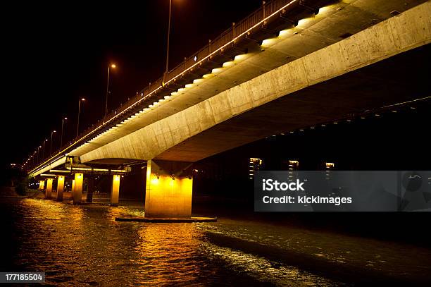 Raggiante Ponte - Fotografie stock e altre immagini di Acciaio - Acciaio, Acqua, Ambientazione esterna