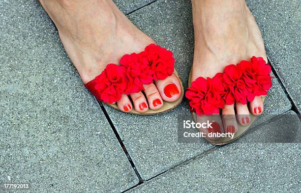 Foto de Mulher Pés No Sandals e mais fotos de stock de Adulto - Adulto, Beleza, Corpo humano