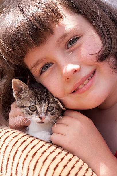 istock Little girl hugging kitten 177193578