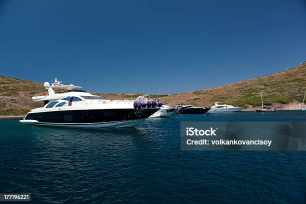 Luxus Motoryachten In Der Bucht Geparkt Stockfoto und mehr Bilder von Luxus - Luxus, Motorjacht, Türkei