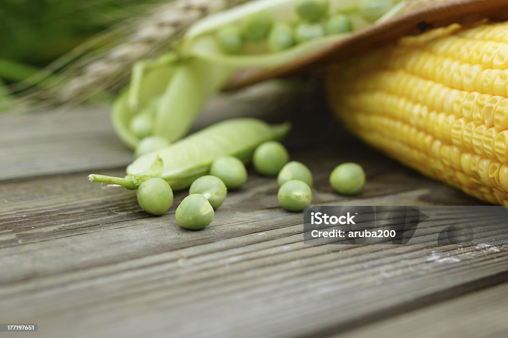 Mais, Erbsen und Obst Stillleben - Lizenzfrei Bildhintergrund Stock-Foto
