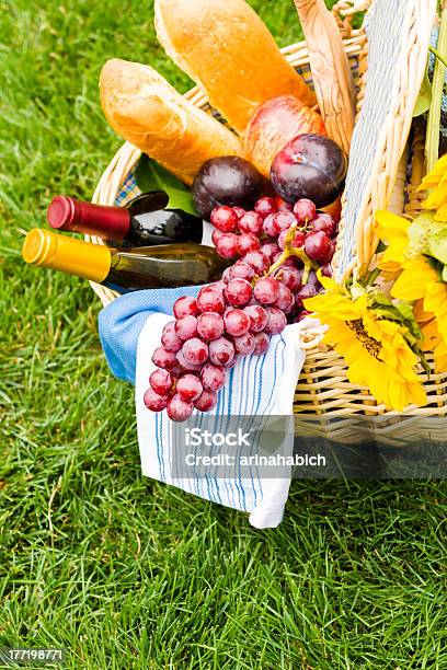 Piknik - zdjęcia stockowe i więcej obrazów Bez ludzi - Bez ludzi, Czerwony, Dojrzały