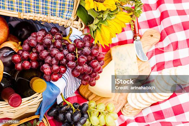 Piquenique - Fotografias de stock e mais imagens de Alimentação Saudável - Alimentação Saudável, Almoço, Amarelo