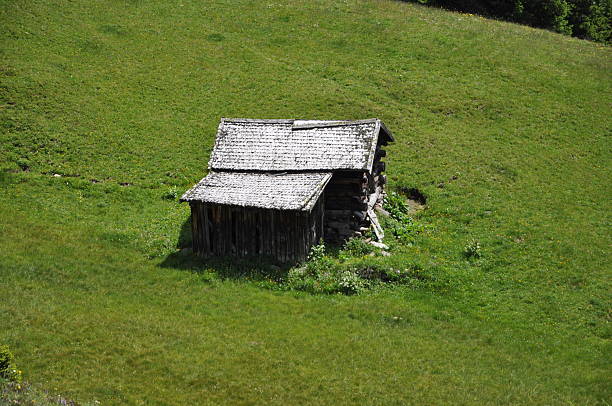 montanha hut - bergwiese - fotografias e filmes do acervo