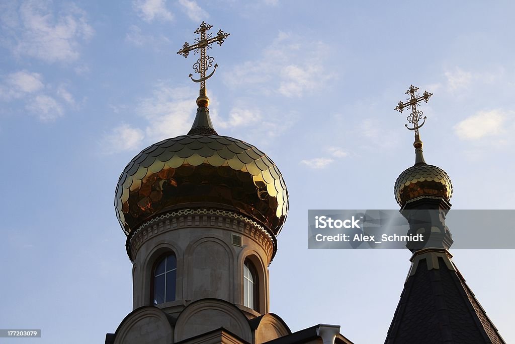 Des dômes avec croix de l'Église orthodoxe - Photo de Architecture libre de droits