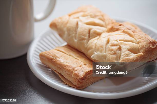 Хлеб Пирог — стоковые фотографии и другие картинки Без людей - Без людей, Бургер, Горизонтальный