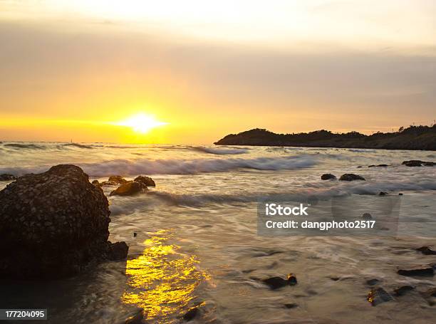 Foto de Pôr Do Sol Na Ilha De Chang O Chea Chonburi Tailândia e mais fotos de stock de Praia