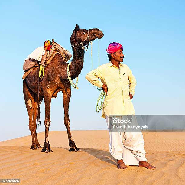 Индийский Мужчина С Верблюдов В Sandunes Осторожно — стоковые фотографии и другие картинки Азиатская культура - Азиатская культура, Азиатского и индийского происхождения, Азия