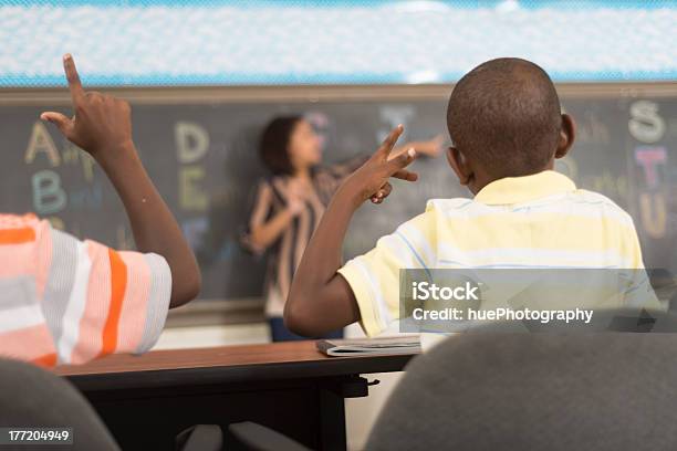 Foto de Aprendizagem De Língua De Sinais e mais fotos de stock de Surdo - Surdo, Educação, Escola