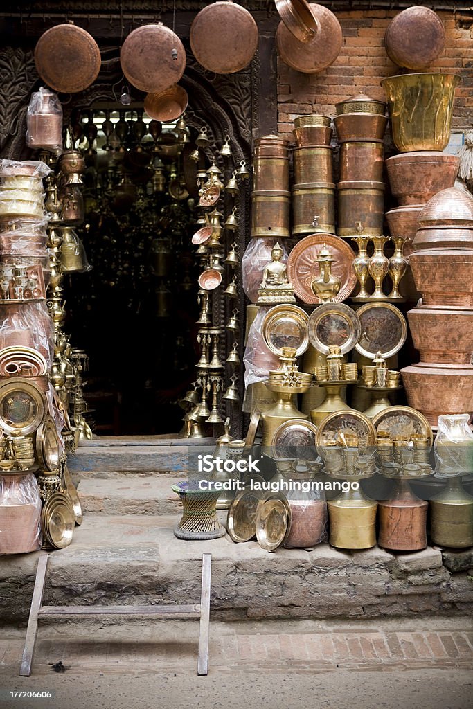 금관 구리 공예제품 카트만두 남동쪽 네팔 - 로열티 프리 0명 스톡 사진