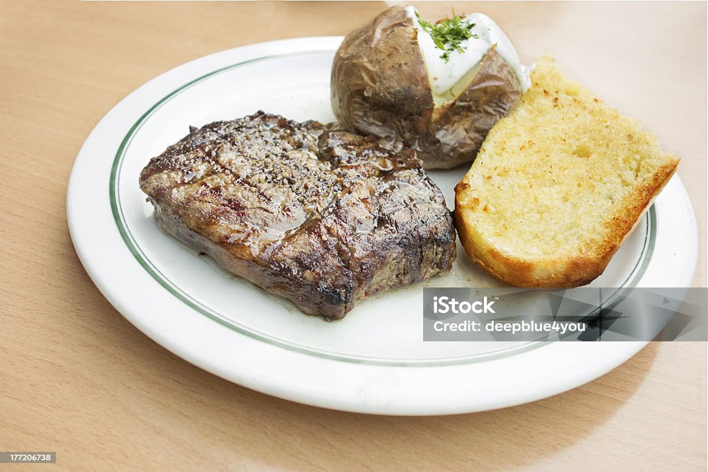 Rib-Eye-Steak menu - Zbiór zdjęć royalty-free (Pieczywo czosnkowe)