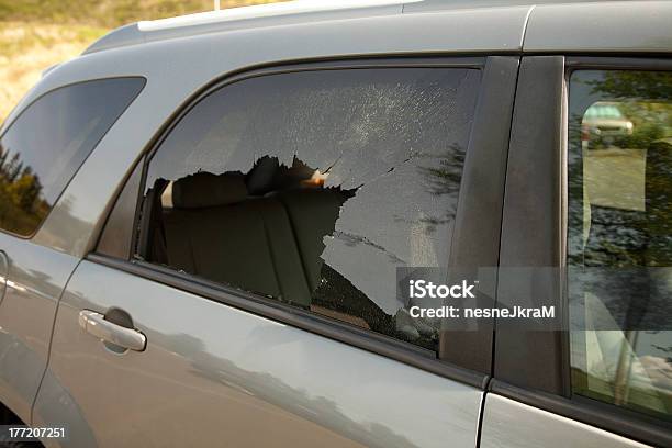 車の休憩 - 窃盗のストックフォトや画像を多数ご用意 - 窃盗, SUV, 割れガラス