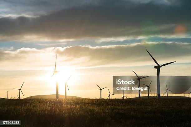 Photo libre de droit de Power Génération Moulins banque d'images et plus d'images libres de droit de Alimentation électrique - Alimentation électrique, Bleu, Champ