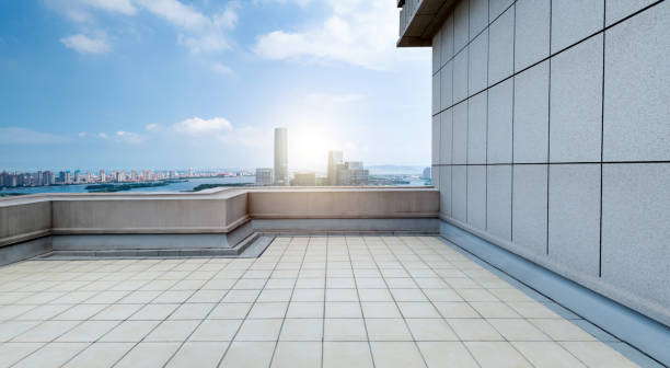 istock Empty rooftop and wall in the city 1772098307