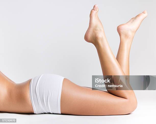 Bella Donna Gambe - Fotografie stock e altre immagini di Cellulite - Caratteristica della pelle - Cellulite - Caratteristica della pelle, Donne, Adulto