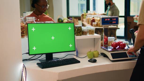 istock Vendor at checkout uses greenscreen 1772182032