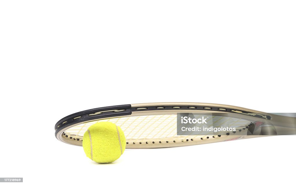 Gray raqueta de tenis y amarillo de bola - Foto de stock de Actividad libre de derechos