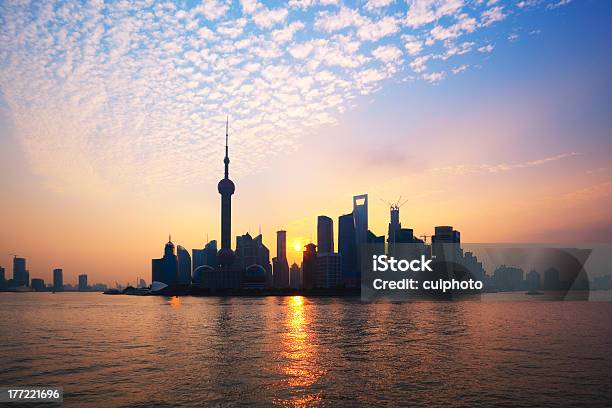 Shanghai Lalba - Fotografie stock e altre immagini di Bellezza - Bellezza, Cielo, Orizzonte urbano