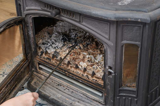 Preparing an old stove for the heating season