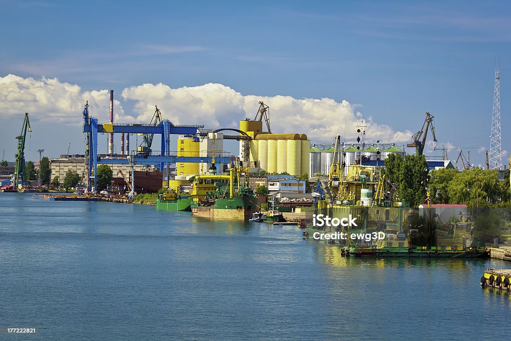産業用の港でグダニスク,ポーランド - カラー画像のロイヤリティフリーストックフォト