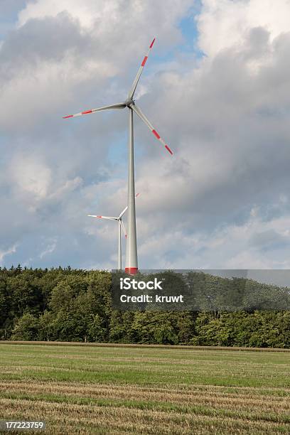 Agricoltura Paesaggio Con Turbine Eoliche In Germania - Fotografie stock e altre immagini di Agricoltura