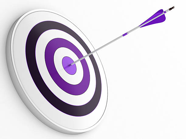 dart y objetivo - target dart bulls eye darts fotografías e imágenes de stock