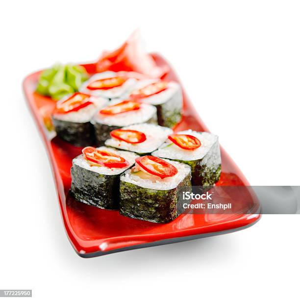 Rolos De Sushi Japonês Tradicional Frescos Em Um Fundo Branco - Fotografias de stock e mais imagens de Abacate