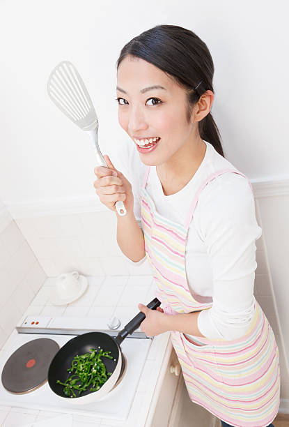 istock Woman to cook 177227128