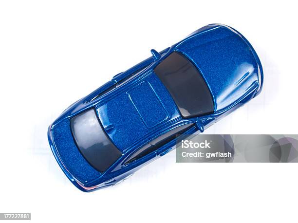 Coche De Juguete En Miniatura Azul Sobre Fondo Blanco Foto de stock y más banco de imágenes de Coche de juguete