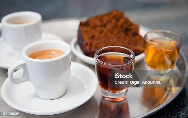 Foto de Café Dois Tipos De Madeira Vine E Pão De Mel e mais fotos de stock de Vinho do Porto - Vinho do Porto, Ilhas da Madeira, Expresso