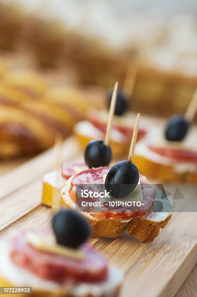 サンドイッチやソーセージチーズオリーブ - チーズのストックフォトや画像を多数ご用意 - チーズ, 前菜, おやつ