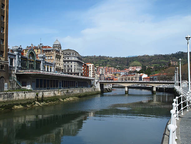 Bilbao, el Puente del Arenal, España. - foto de stock