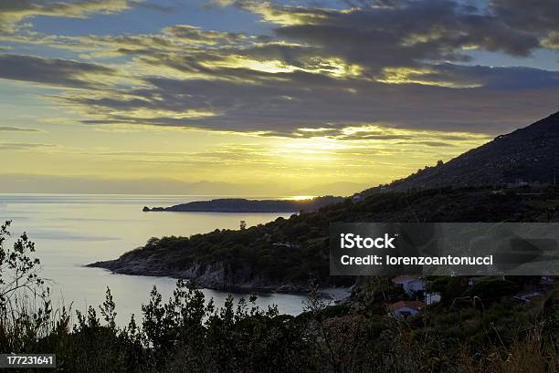 Ilha De Elba Pôrdosol - Fotografias de stock e mais imagens de Ao Ar Livre - Ao Ar Livre, Azul, Azul Turquesa