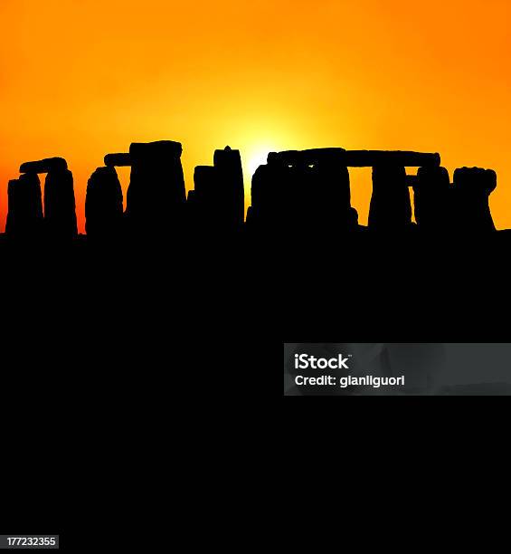 Stonehenge - Fotografie stock e altre immagini di Stonehenge - Stonehenge, Alba - Crepuscolo, Antico - Condizione